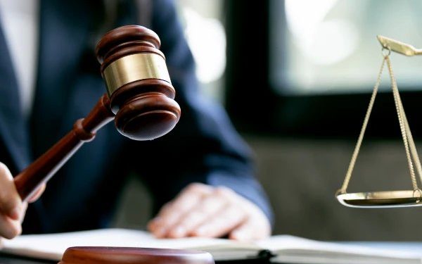 Condenan a 20 años de cárcel a un hombre por abusar de su propia hija