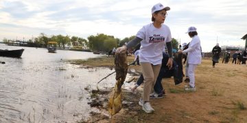 Comunidad taiwanesa recolecta residuos en la Costanera y reclama su inclusión en la OMS