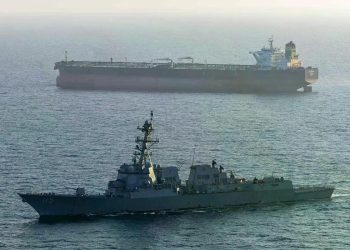 Irán amenazó con atacar «cualquier nave» que «intente acercarse al Ormuz»