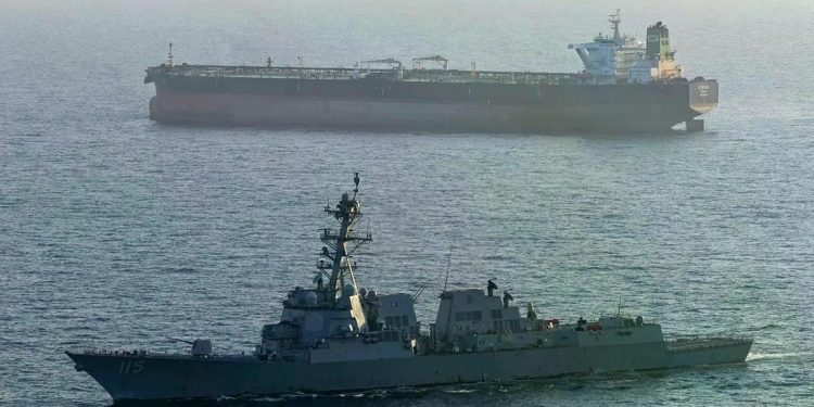 Irán amenazó con atacar «cualquier nave» que «intente acercarse al Ormuz»
