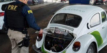 Recuperan un Fusca robado en 1993 que fue convertido en auto eléctrico