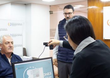 Gustavo Alfaro y su cuerpo técnico inician trámites para obtener la residencia permanente en Paraguay