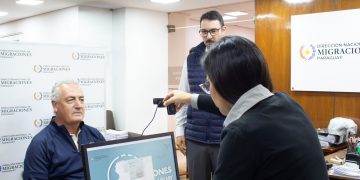 Gustavo Alfaro y su cuerpo técnico inician trámites para obtener la residencia permanente en Paraguay