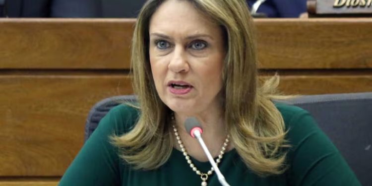 Legisladora arremete contra el Fiscal General y lo califica de prepotente tras altercado en el Congreso