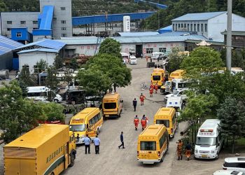 Tragedia en China: una explosión en una mina de carbón deja al menos 90 muertos y varios desaparecidos