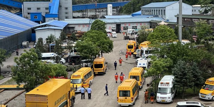 Tragedia en China: una explosión en una mina de carbón deja al menos 90 muertos y varios desaparecidos