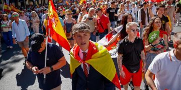 Masiva movilización en Madrid exige la dimisión de Pedro Sánchez y elecciones anticipadas