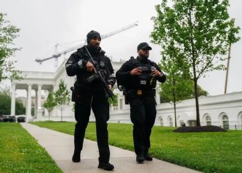 Tiroteo frente a la Casa Blanca desata el pánico en Washington y obliga a resguardar al presidente Donald Trump