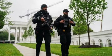 Tiroteo frente a la Casa Blanca desata el pánico en Washington y obliga a resguardar al presidente Donald Trump