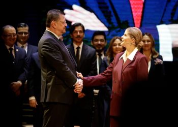 Laura Fernández asume la presidencia de Costa Rica