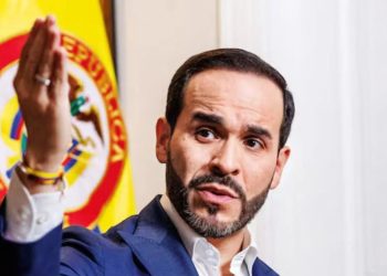 Colombia: De la Espriella derrota al candidato de Petro y se perfila favorito para junio