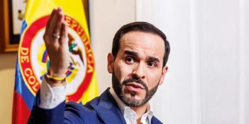 Colombia: De la Espriella derrota al candidato de Petro y se perfila favorito para junio