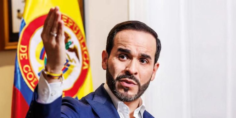Colombia: De la Espriella derrota al candidato de Petro y se perfila favorito para junio