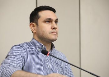 Colegio de Abogados solicita al MEC la anulación judicial del título de Hernán Rivas