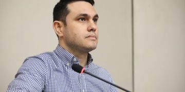 Colegio de Abogados solicita al MEC la anulación judicial del título de Hernán Rivas