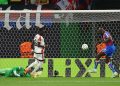 Crystal Palace vence al Rayo Vallecano y grita campeón en la Conference League