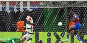 Crystal Palace vence al Rayo Vallecano y grita campeón en la Conference League