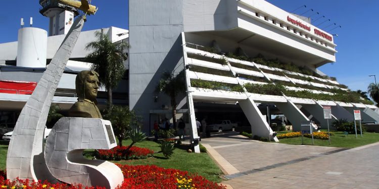 Ejecutivo rectifica error tras promulgación de ley que afecta a agencias de viajes