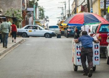 Seis de cada diez paraguayos trabajaron en la informalidad laboral durante el año 2025