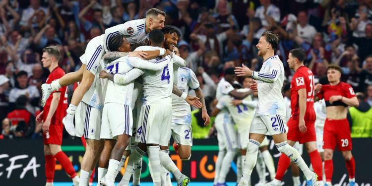 Aston Villa golea al Friburgo en Estambul y se corona campeón de la Europa League