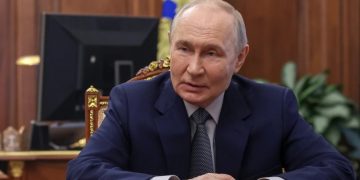 Rusia y Ucrania anuncian treguas temporales bajo fuertes advertencias