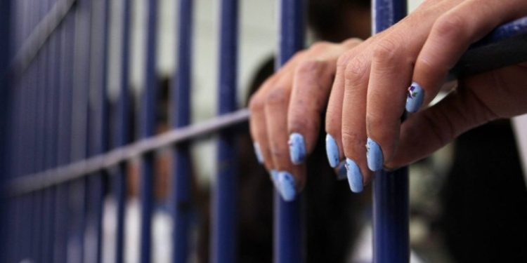 Imputan a una madre en Villa Hayes tras hallar a sus cuatro hijos en situación de abandono total