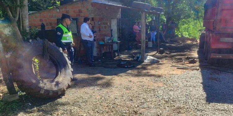 Murió un joven gomero cuando le explotó una cubierta que inflaba