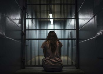 Imputación y pedido de prisión para asesora migratoria por hurto de sello notarial en Ciudad del Este
