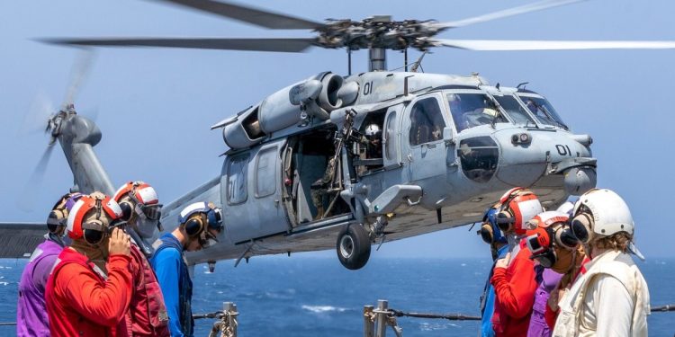 EE.UU activó operación marítima y militar para liberar buques atrapados en Ormuz