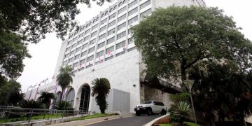 Condenan a 16 años de cárcel a un hombre por abuso infantil y a la madre por encubrimiento