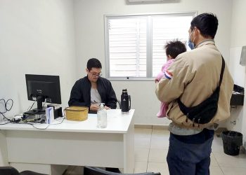 Pediatras rechazan proyecto que fija límite de atención hasta los 14 años