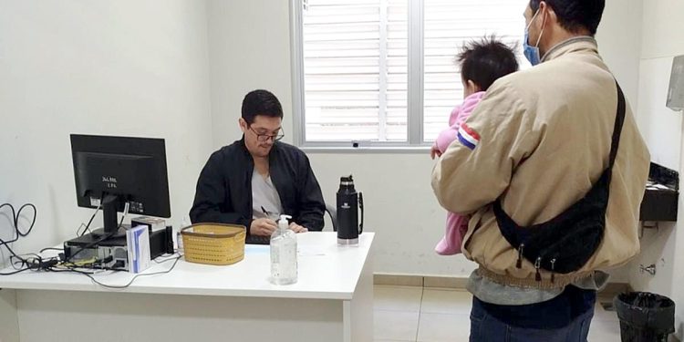 Pediatras rechazan proyecto que fija límite de atención hasta los 14 años