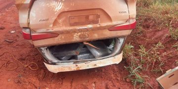 Persecución culminó con camioneta volcada con carga de marihuana