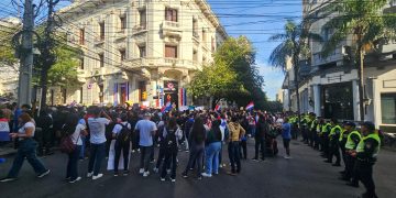 Gobierno abre mesa de diálogo y reevalúa la suspensión del ingreso al Colegio de Policía