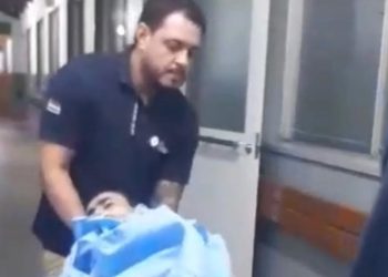 Recluso herido tras ser atacado mientras dormía