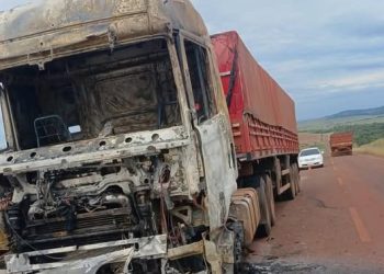Tractocamión es consumido por las llamas tras cortocircuito en Canindeyú