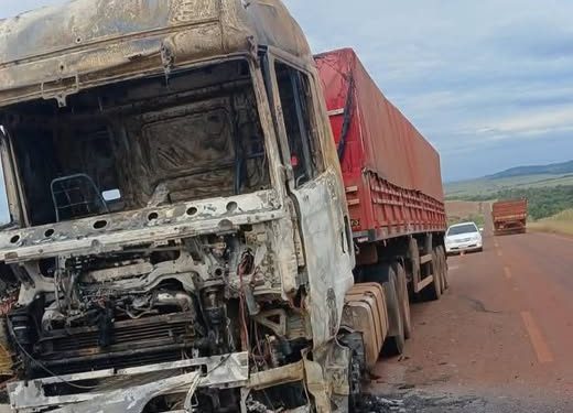 Tractocamión es consumido por las llamas tras cortocircuito en Canindeyú