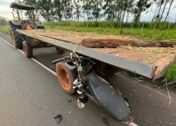 Guayaibí: docente jubilada fallece tras chocar contra un tractor sin luces