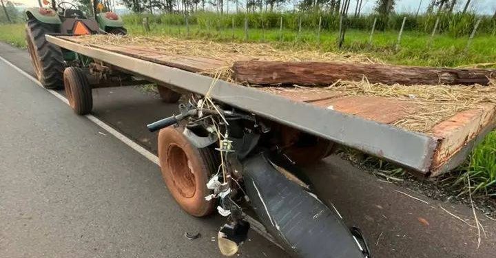 Guayaibí: docente jubilada fallece tras chocar contra un tractor sin luces