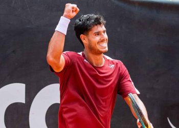 Dani Vallejo brilla en Valencia: vence al número 39 del mundo y se mete a semifinales