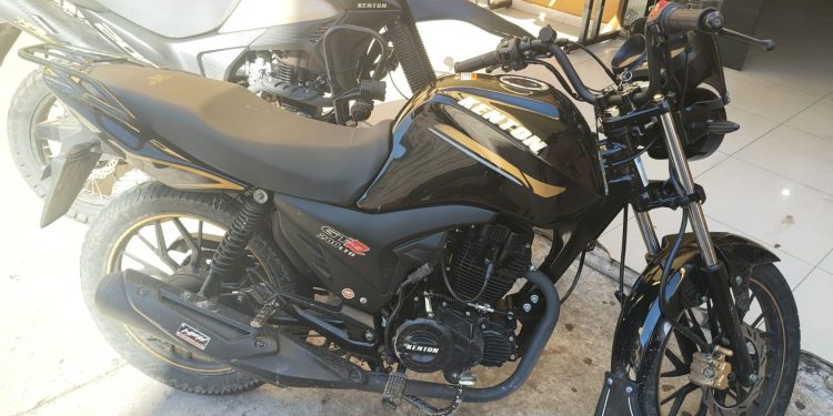Recuperan cuatro celulares robados y una motocicleta tras operativo policial en Asunción
