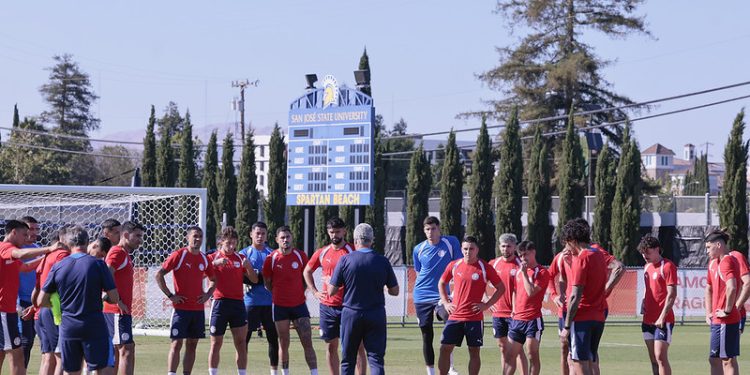 Alfaro va definiendo el equipo titular de Paraguay para enfrentar a Turquía