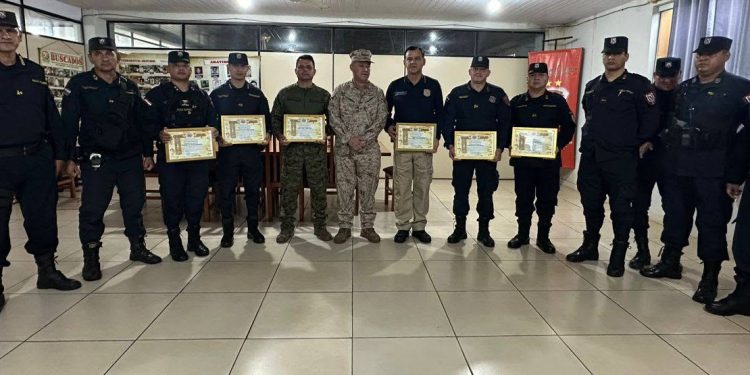 Reconocen a policías por exitoso operativo de rescate de rehén en Concepción