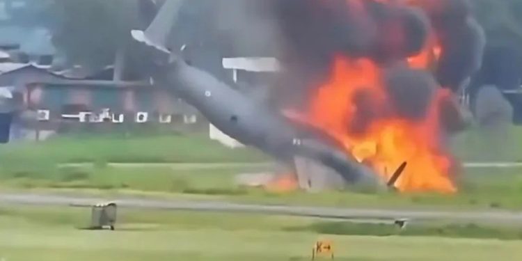 Cinco tripulantes fallecen tras accidente de avión militar en India