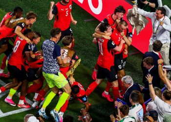 Austria logró un agónico empate con Argelia y ambas clasificaron a 16avos de final