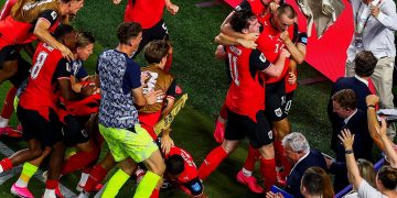 Austria logró un agónico empate con Argelia y ambas clasificaron a 16avos de final