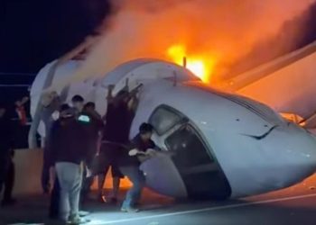 Avioneta cayó sobre una autopista de Texas y murió uno de los ocupantes