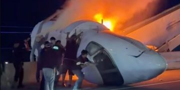 Avioneta cayó sobre una autopista de Texas y murió uno de los ocupantes