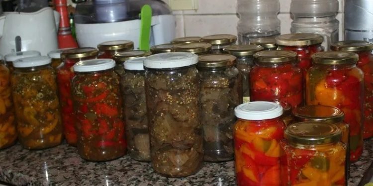 Neurólogo atribuye casos de botulismo a fallas en controles de seguridad alimentaria