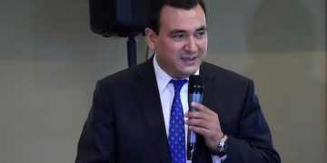 Califican de «populista» criterio aplicado por el Ejecutivo para reajustar el salario mínimo